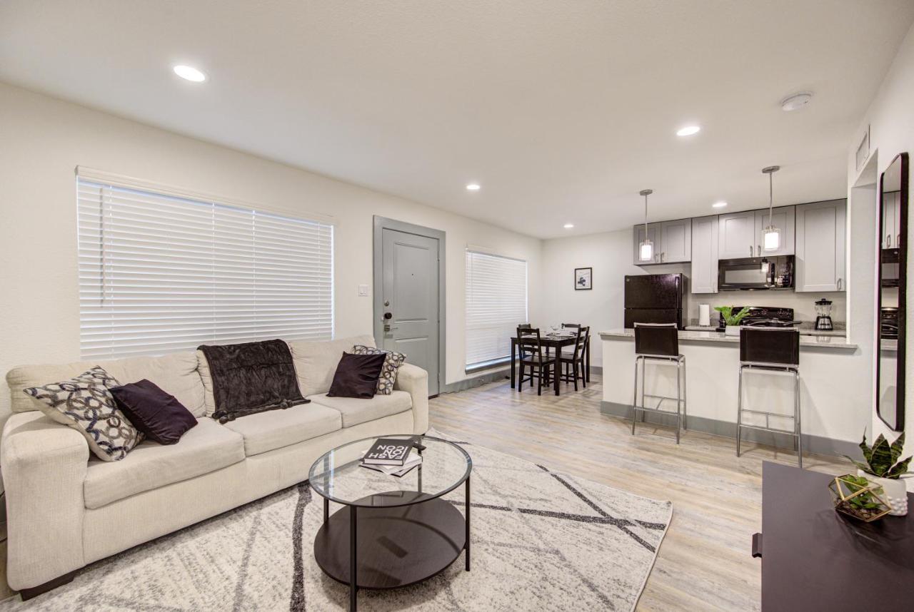 Trendy Midtown Apt, Walk To Shops & Sites, Pets Ok ヒューストン エクステリア 写真
