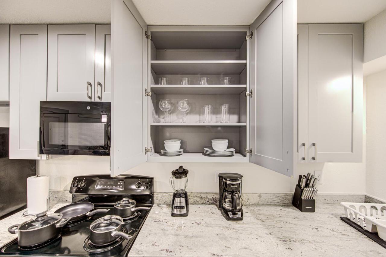 Trendy Midtown Apt, Walk To Shops & Sites, Pets Ok ヒューストン エクステリア 写真