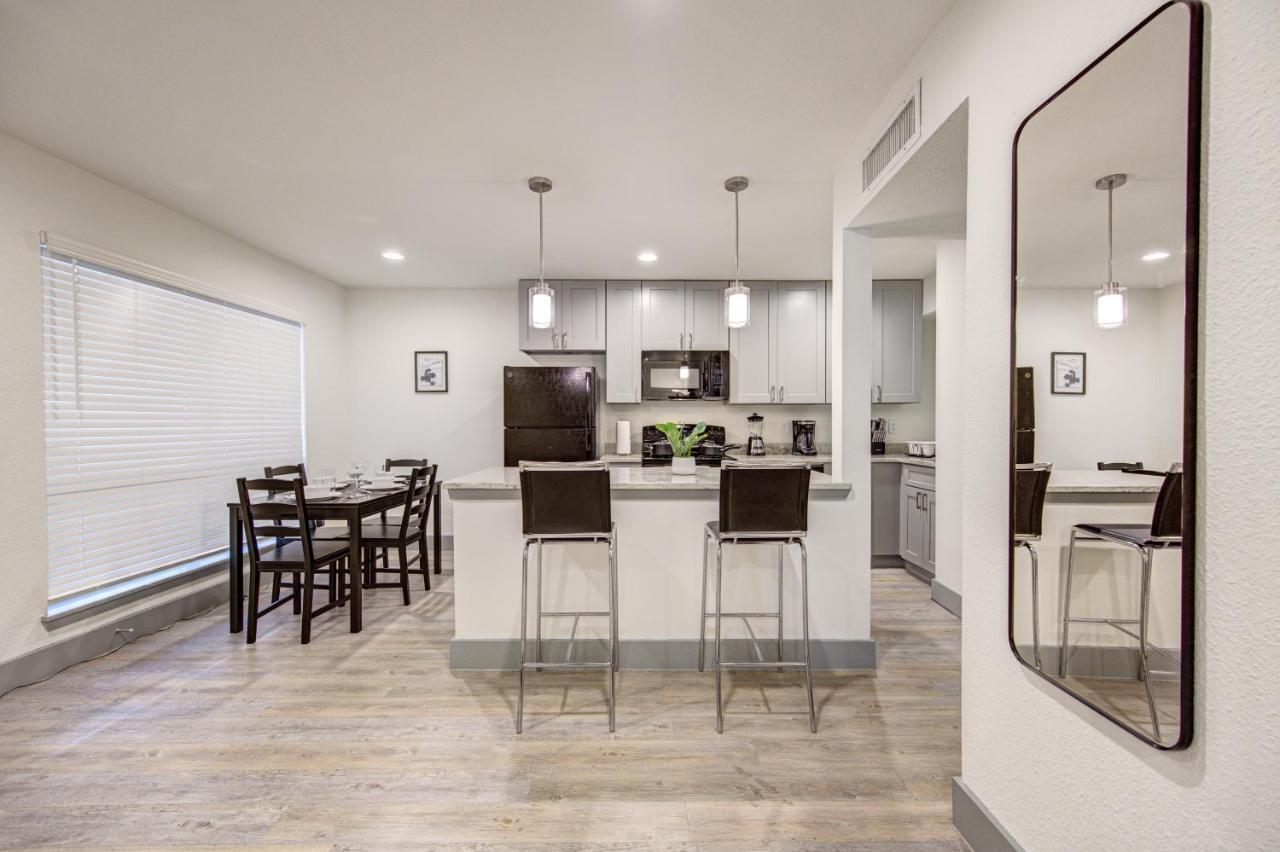 Trendy Midtown Apt, Walk To Shops & Sites, Pets Ok ヒューストン エクステリア 写真