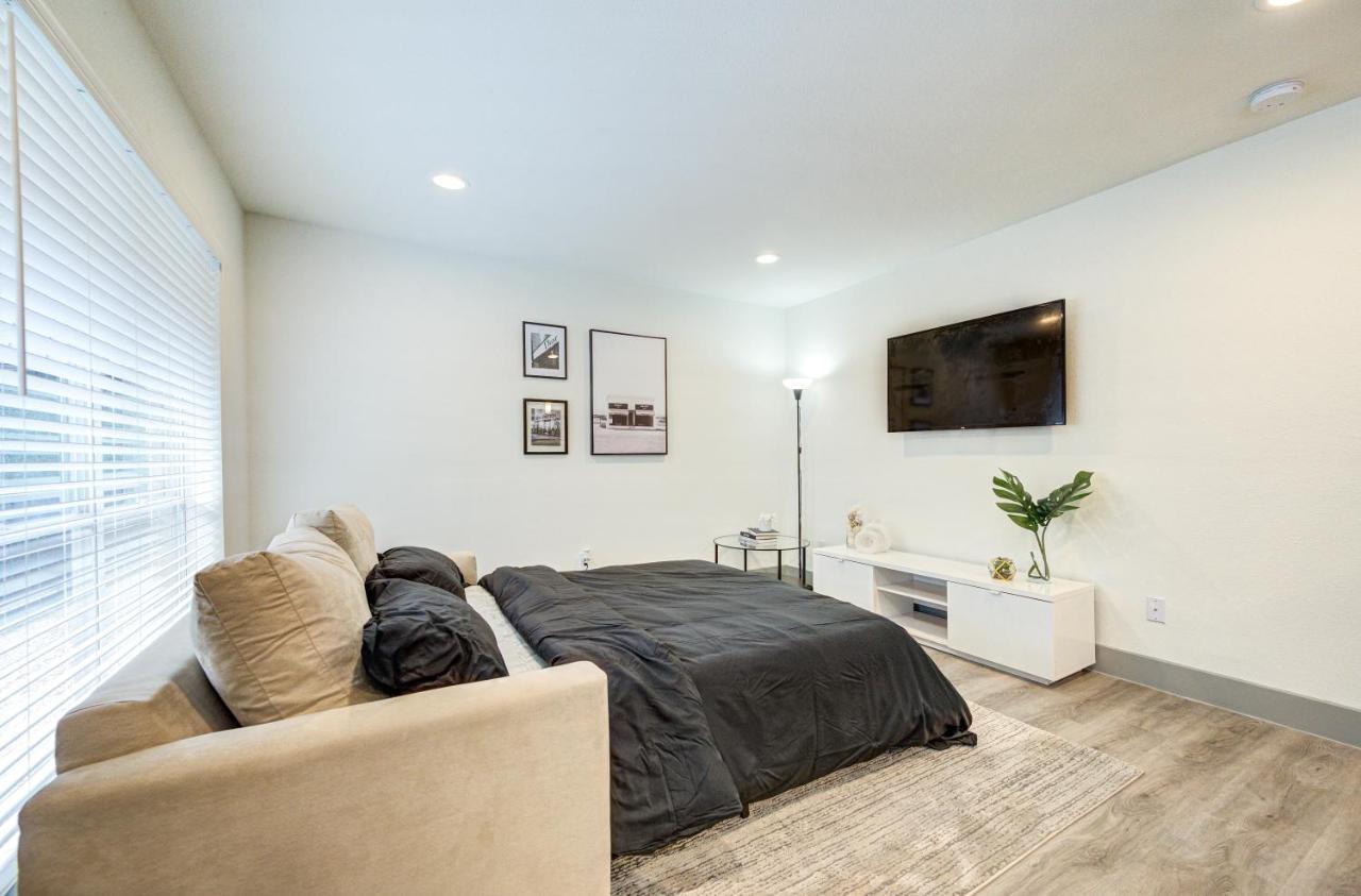 Trendy Midtown Apt, Walk To Shops & Sites, Pets Ok ヒューストン エクステリア 写真