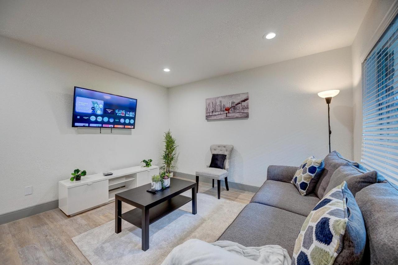 Trendy Midtown Apt, Walk To Shops & Sites, Pets Ok ヒューストン エクステリア 写真