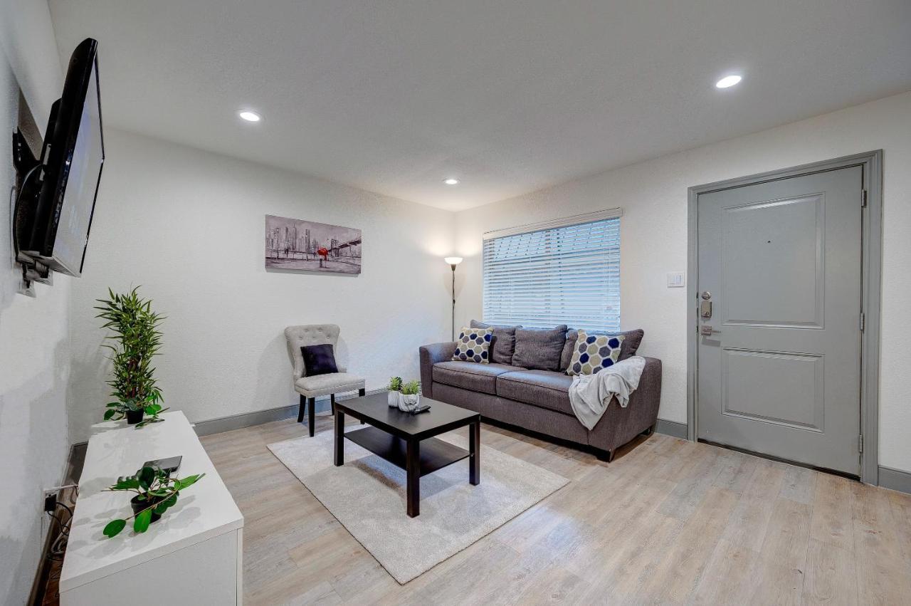 Trendy Midtown Apt, Walk To Shops & Sites, Pets Ok ヒューストン エクステリア 写真