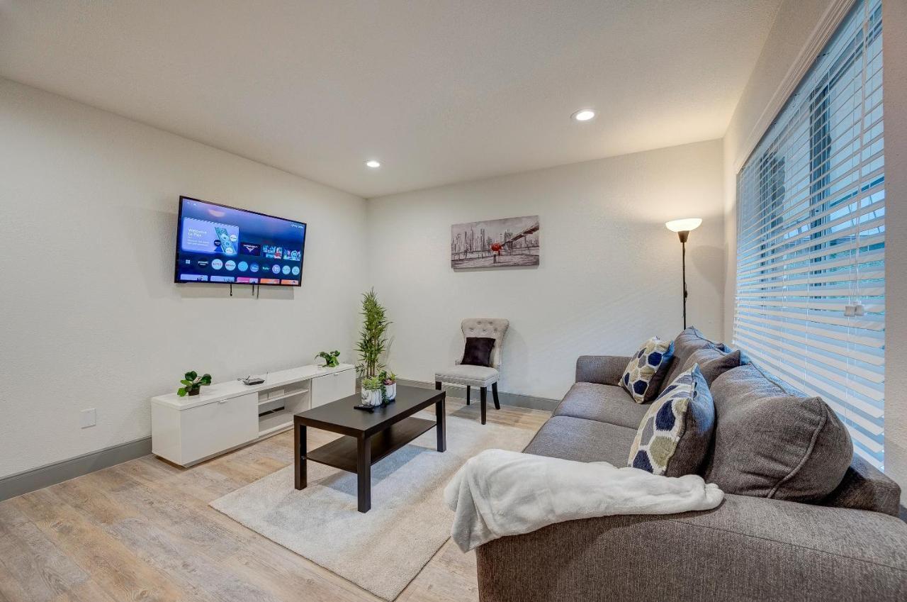 Trendy Midtown Apt, Walk To Shops & Sites, Pets Ok ヒューストン エクステリア 写真