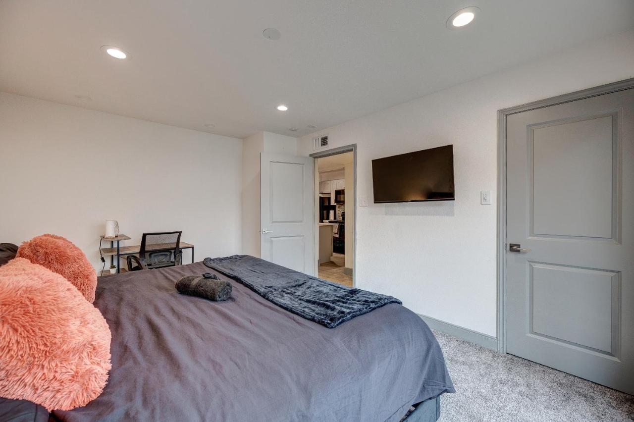 Trendy Midtown Apt, Walk To Shops & Sites, Pets Ok ヒューストン エクステリア 写真