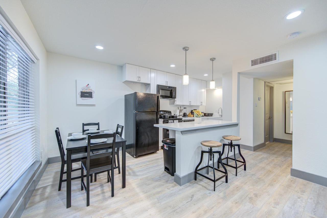 Trendy Midtown Apt, Walk To Shops & Sites, Pets Ok ヒューストン エクステリア 写真